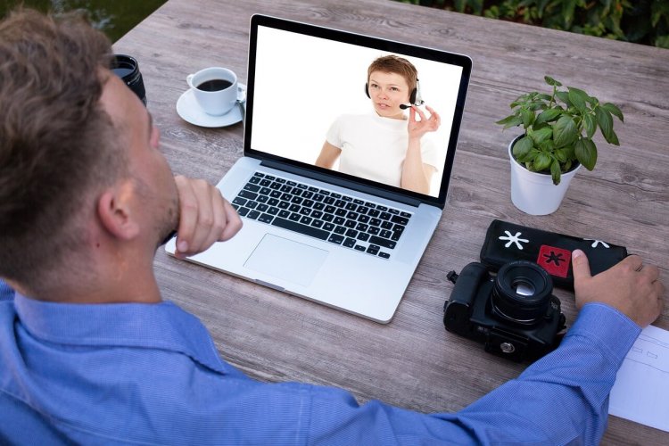 Some Useful Tips on Video Conferencing and the Pitfalls to Avoid image